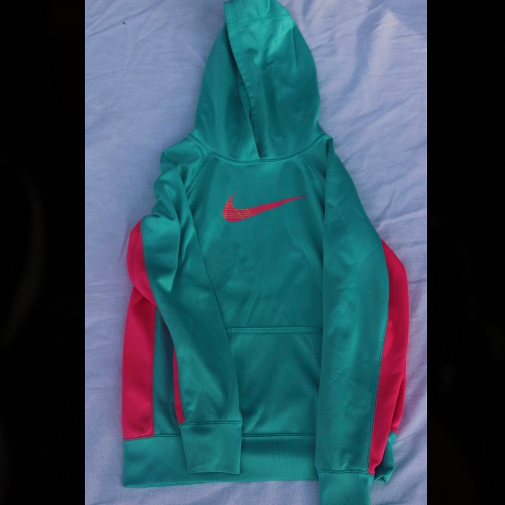 Girls Therma Fit Nike Hoodie